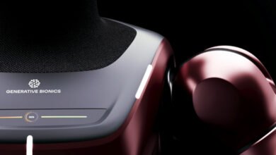 Robot umanoide GENE.01 con design futuristico e pelle sensoriale avanzata, simbolo dell’innovazione italiana nella robotica