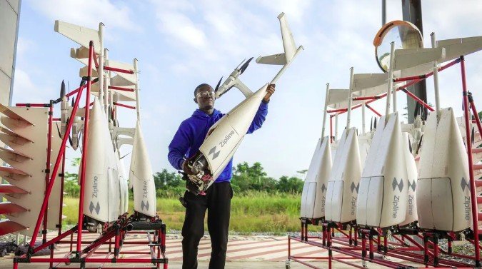Zipline droni logistica sostenibile consegne mediche droni Zipline per consegna medica logistica sostenibile in Africa
