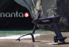 Manta5 Hydrofoiler XE-1 bici elettrica sull’acqua con tecnologia hydrofoil durante utilizzo