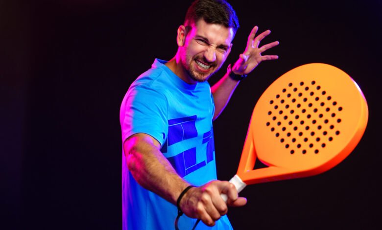 gomito del padel dolore al braccio durante partita vibrazioni racchetta